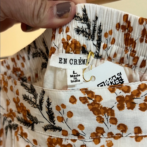 En Creme White and Orange Floral Maxi Skirt - Picture 2 of 4